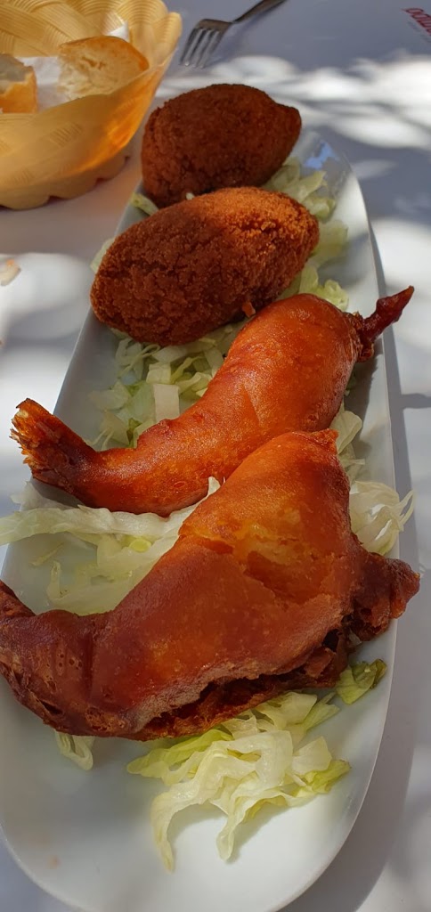 Cafe Bar Lolo — Comida y bebida
