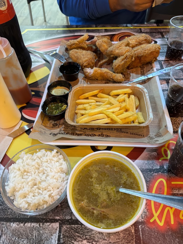 El Rey Pollo — Comida y bebida