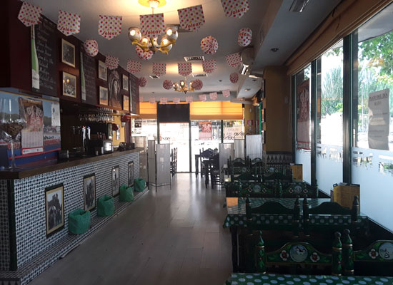 Taberna Andaluza El Rocio Chico — Ambiente