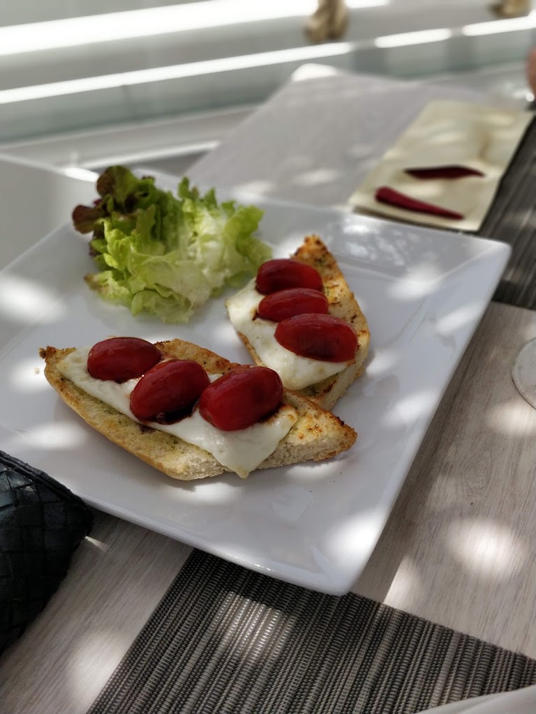 Corner Bar — Comida y bebida