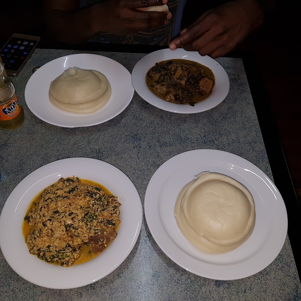 Bakasi Bar Restaurante — Comida y bebida