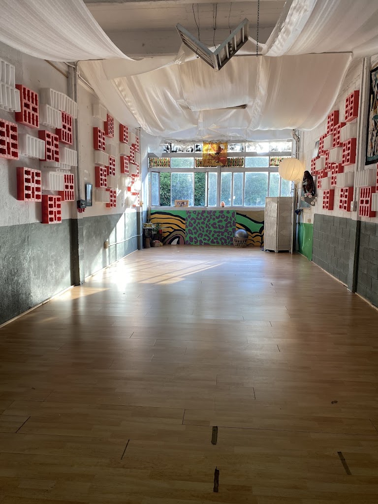 Espacio Danza y percusion JIRAFA