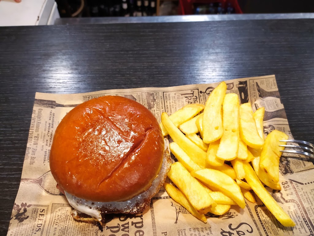 El Bodeguero bar cafeteria — Comida y bebida