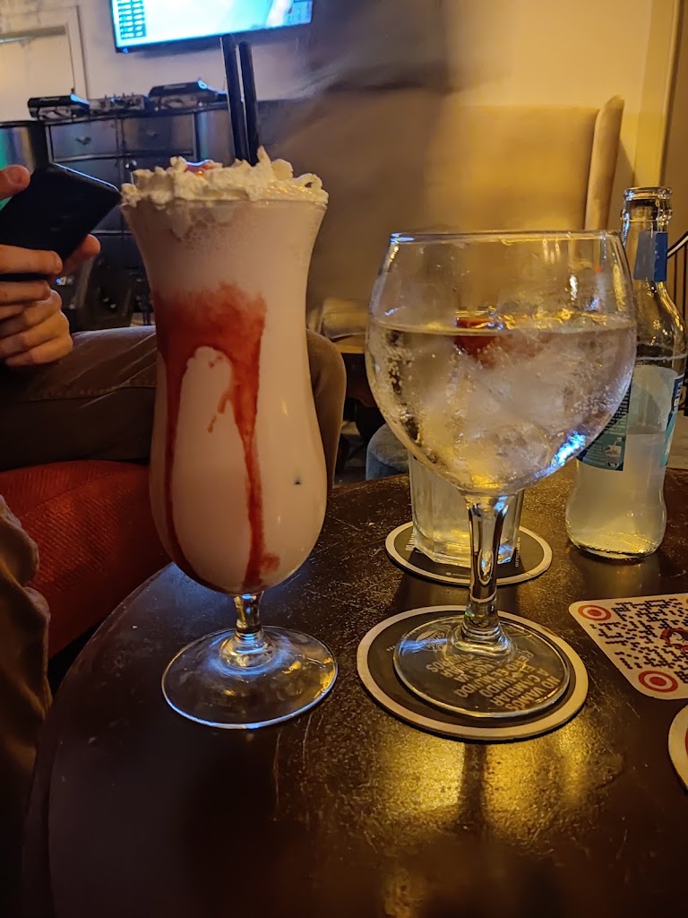 La Lola — Comida y bebida