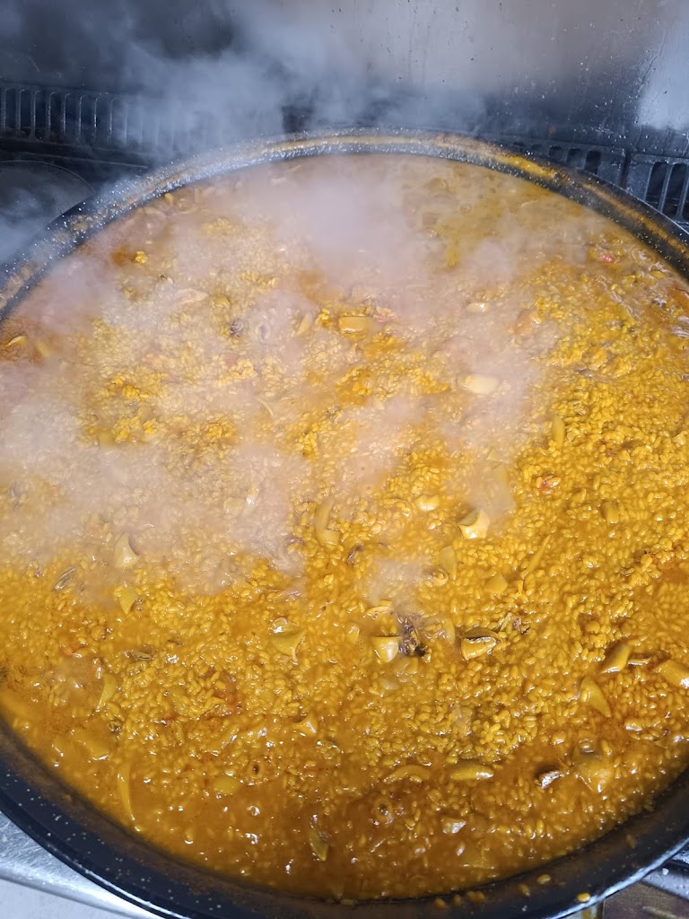 Bar 33 — Comida y bebida