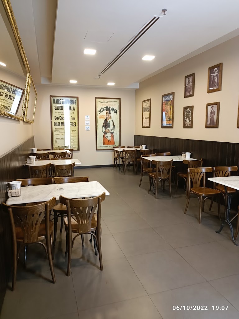 Cafe Gil de Jaz — Ambiente