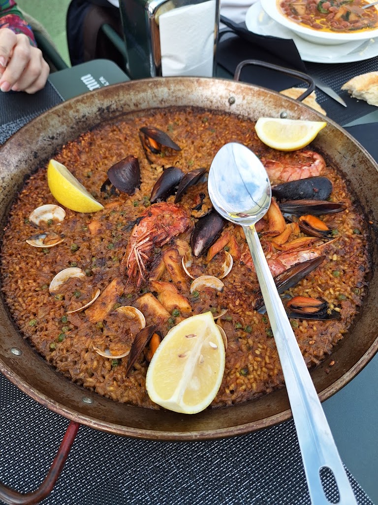 La Nau Restaurant — Comida y bebida