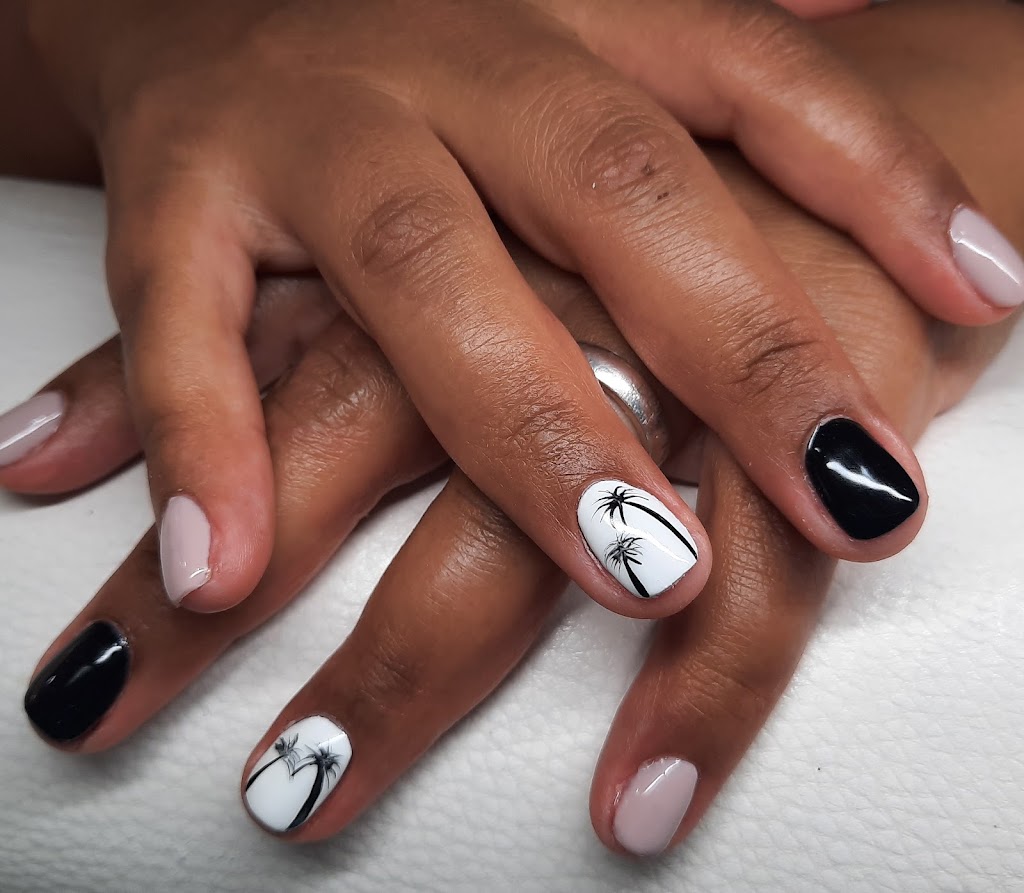 Centro De Estetica Clever — Manicura