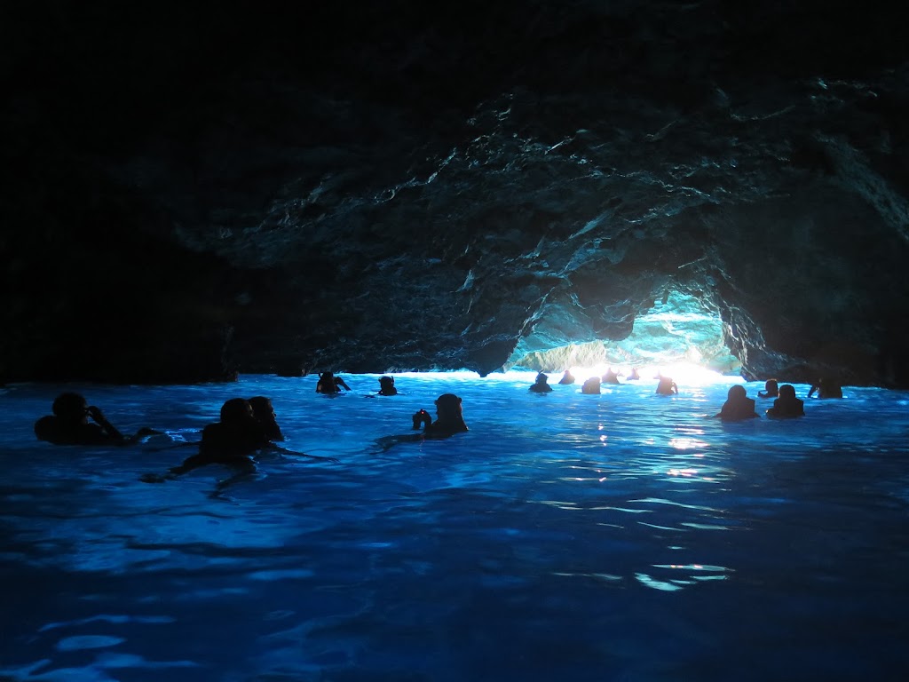 Mon d'Aventura Outdoor Shop & Adventure Tours