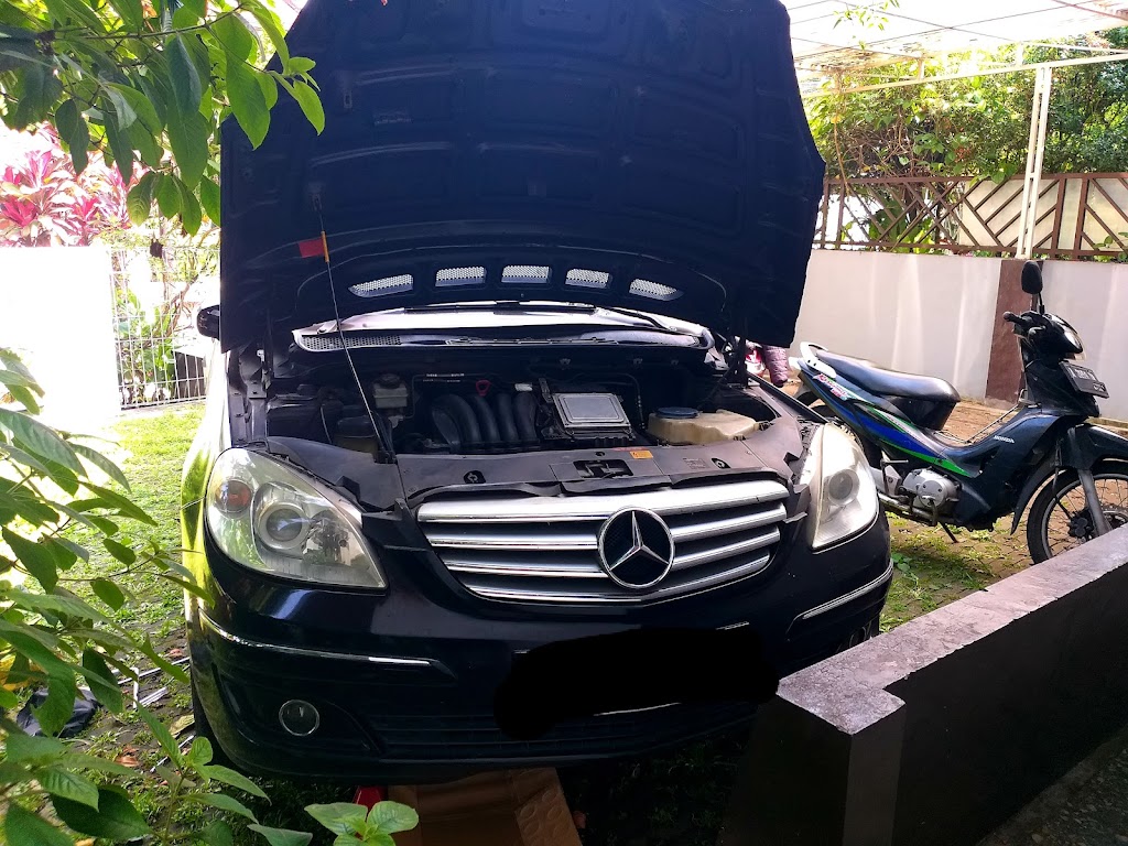 Mekanik panggilan Spesialis Mercedes-Benz