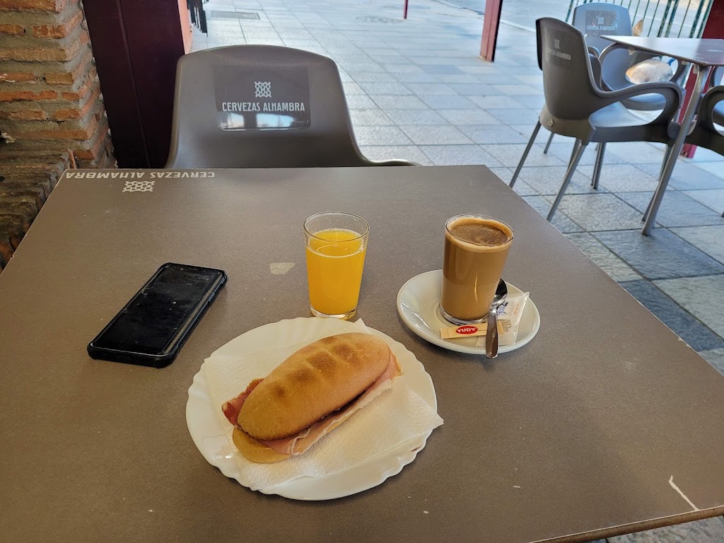 Cafe Pub Terraza — Comida y bebida
