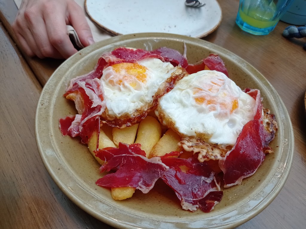 Canas y Tapas — Huevos estrellados