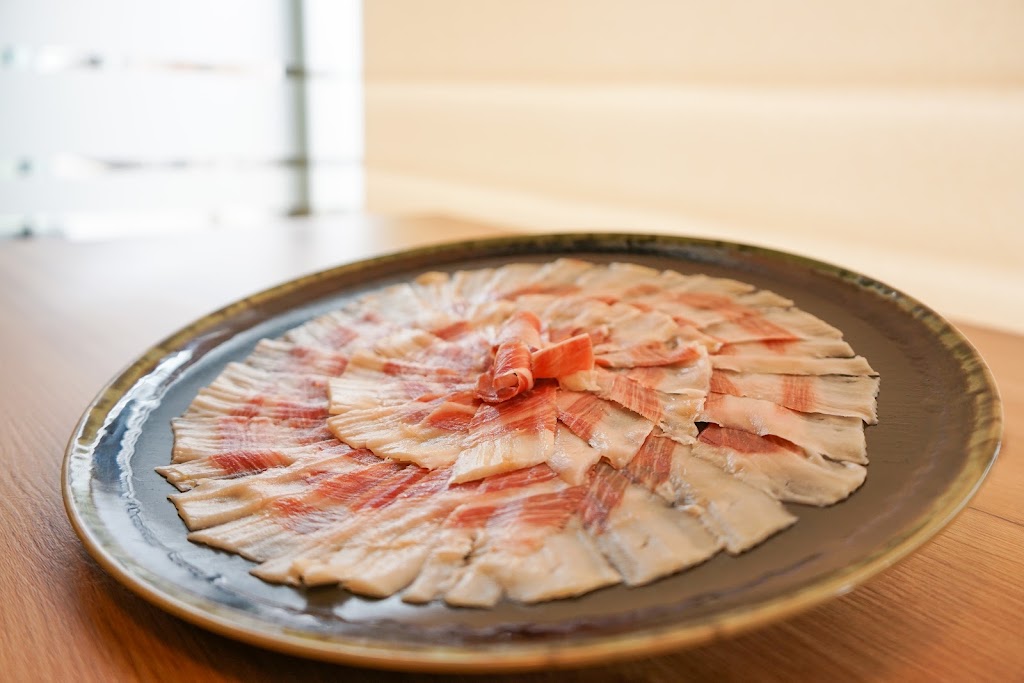 Moliere Resto-Bar & Grill — Comida y bebida