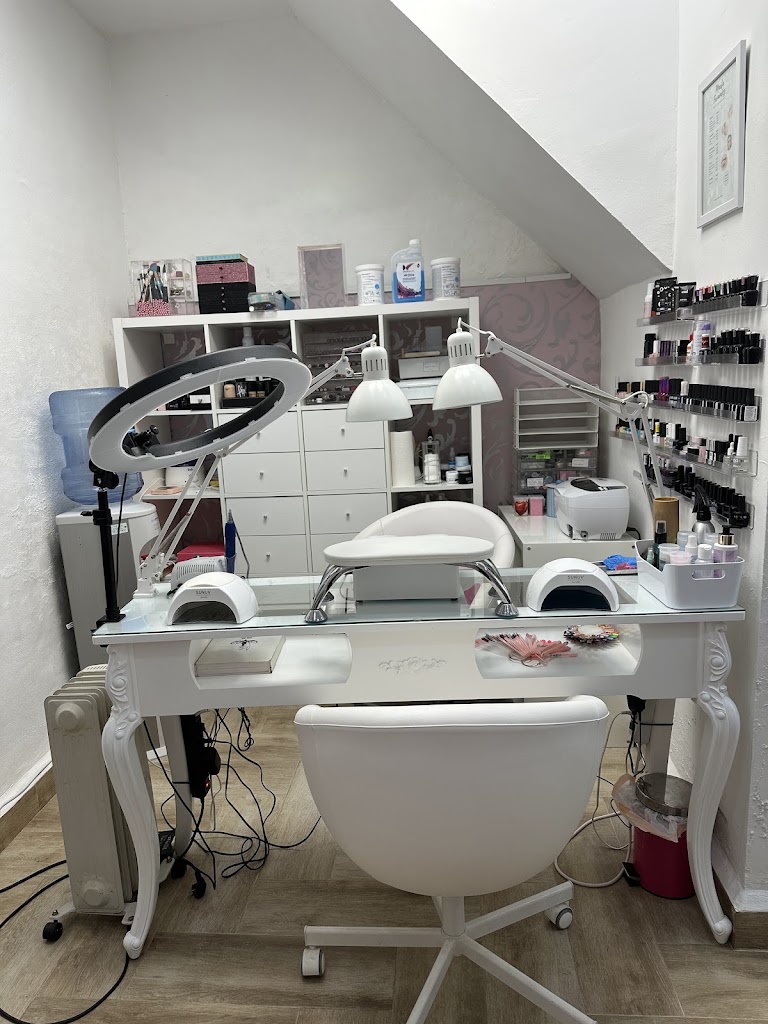 Marta Fernandez Nails & Makeup — Interior
