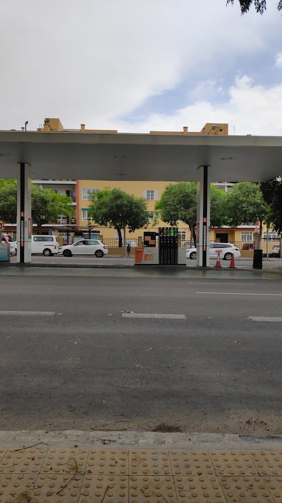 Benzinera Repsol — Estacion de servicio