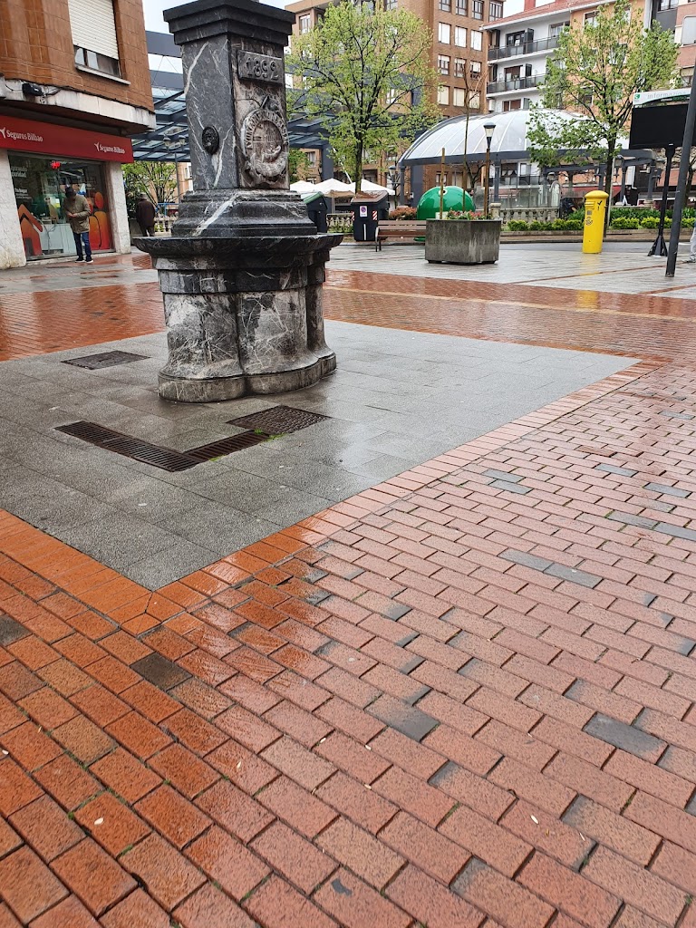 Balmasedako Kondea Enparantza / Conde de Balmaseda Plaza