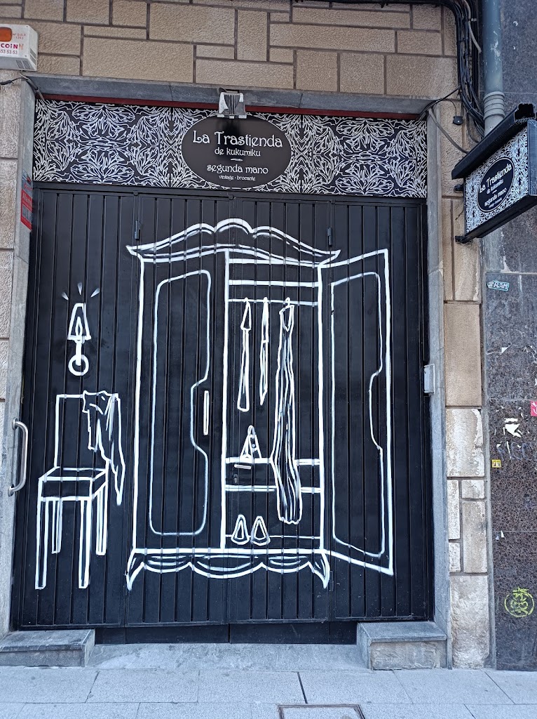 LA TRASTIENDA DE KUKUMIKU. Tienda de segunda mano. Vintage y Brocante.