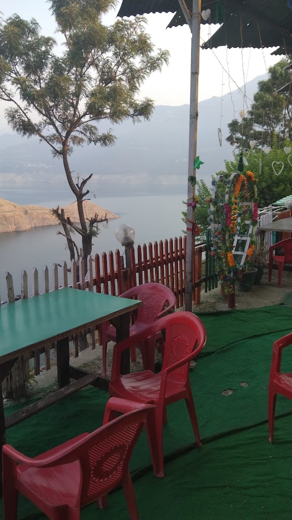 The Lake View Huts Restaurant Hotels