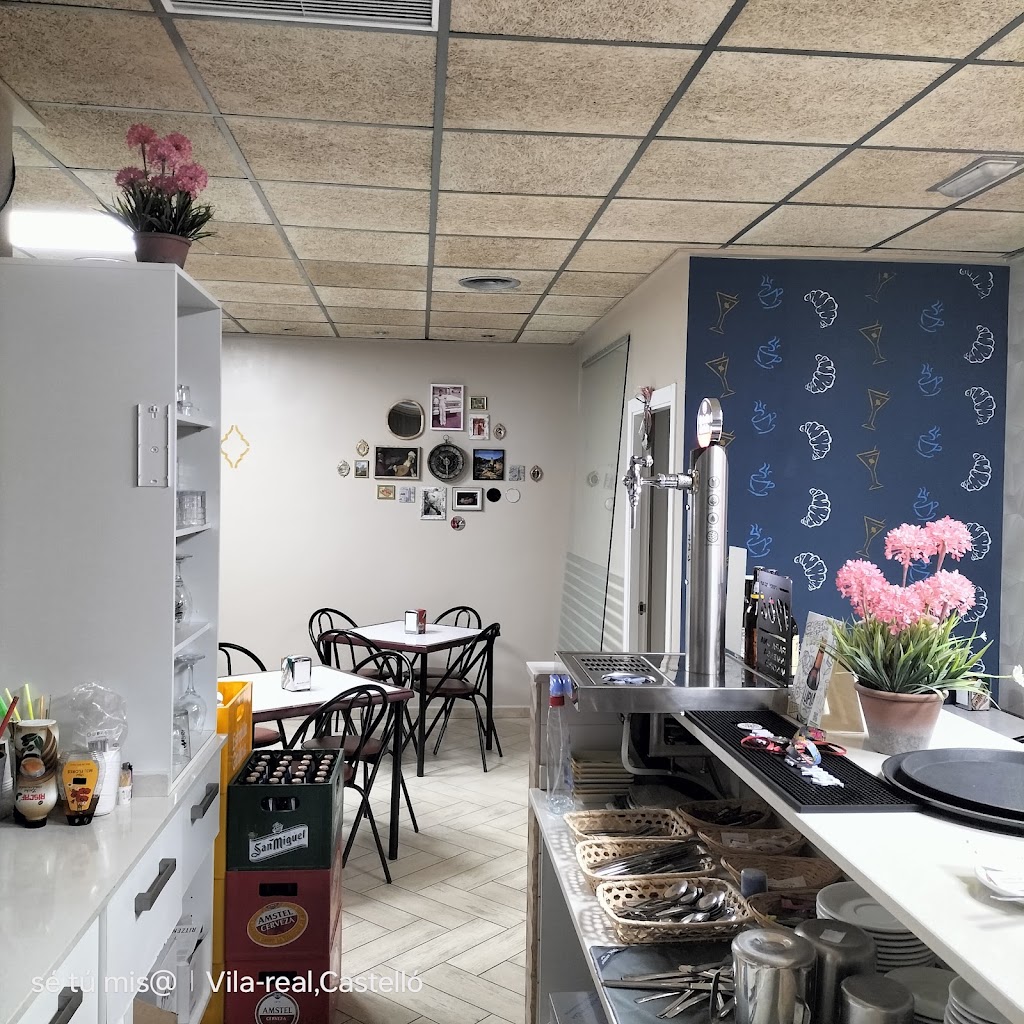 Valentine's Cafe & Bar — Ambiente