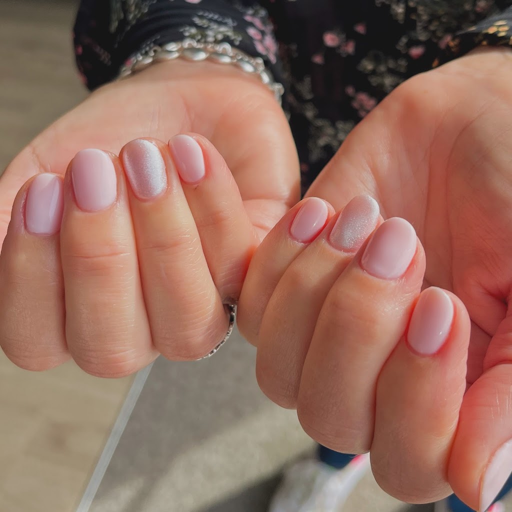 Santuary - Centre d'estetica, UVA & nails Mataro — Manicura