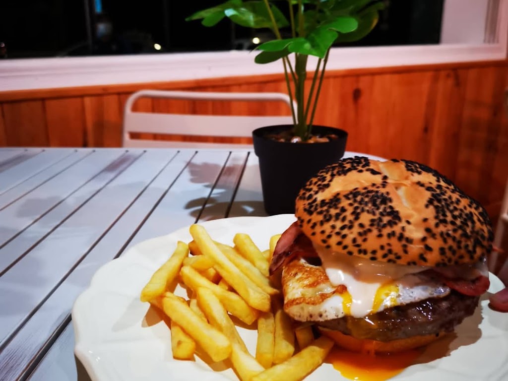 Bar Manao's — Comida y bebida