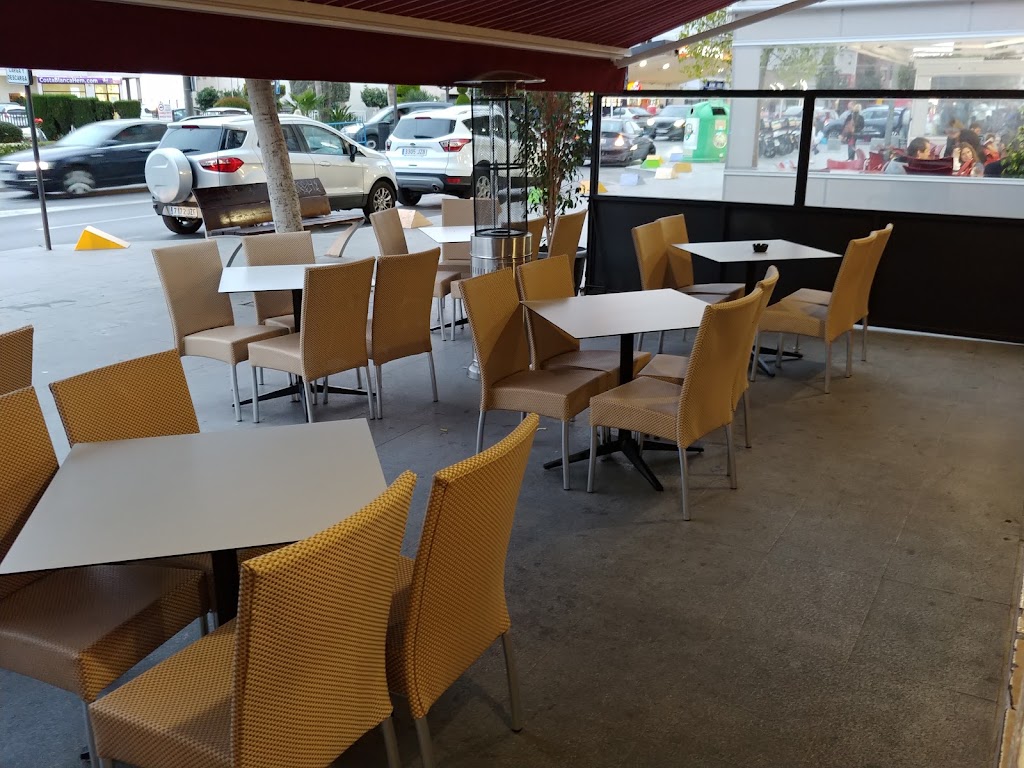 Pizza4U - La Vila — Ambiente