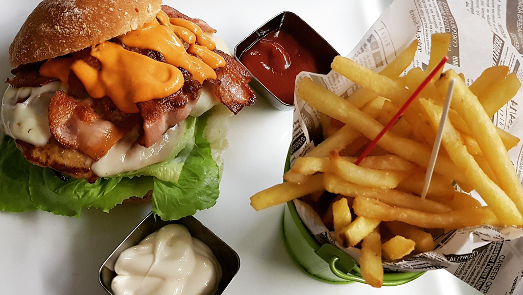 MacroBocatas Popeye — Comida y bebida