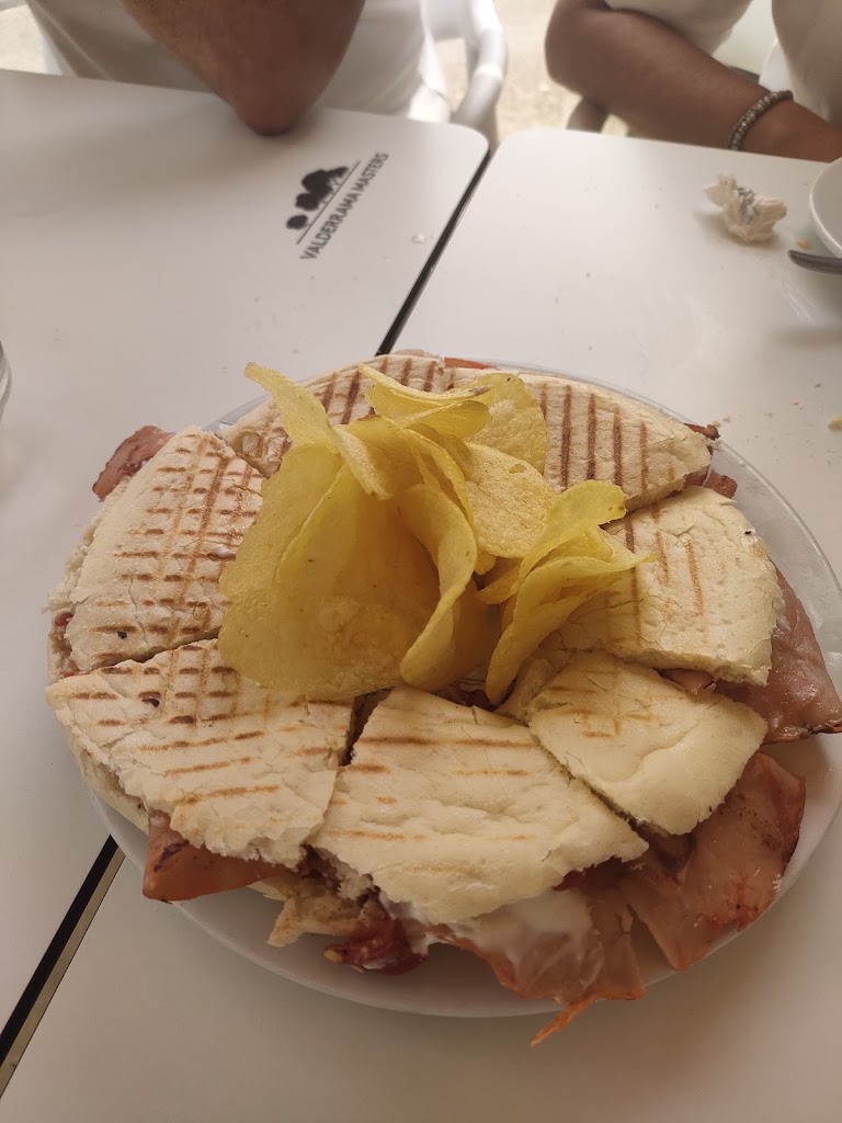 Cafe Bar Natali — Comida y bebida
