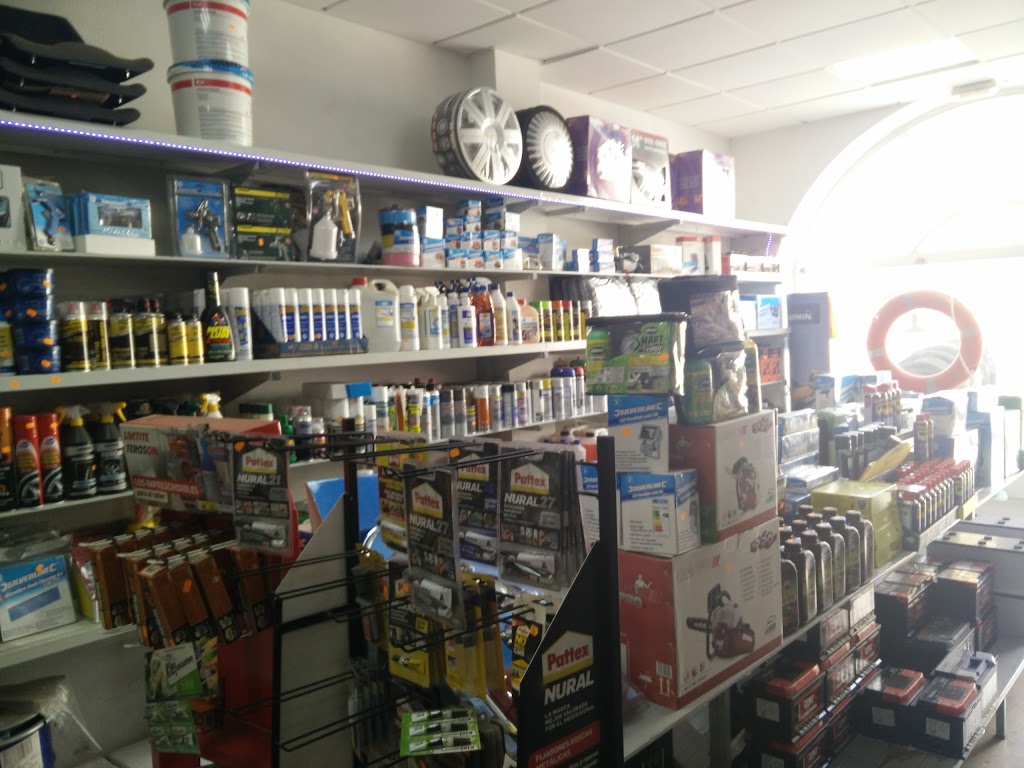 Recambios y Neumaticos Dominguez — Interior
