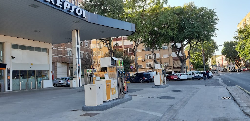 Estacion de Servicio Repsol — Surtidor de combustible