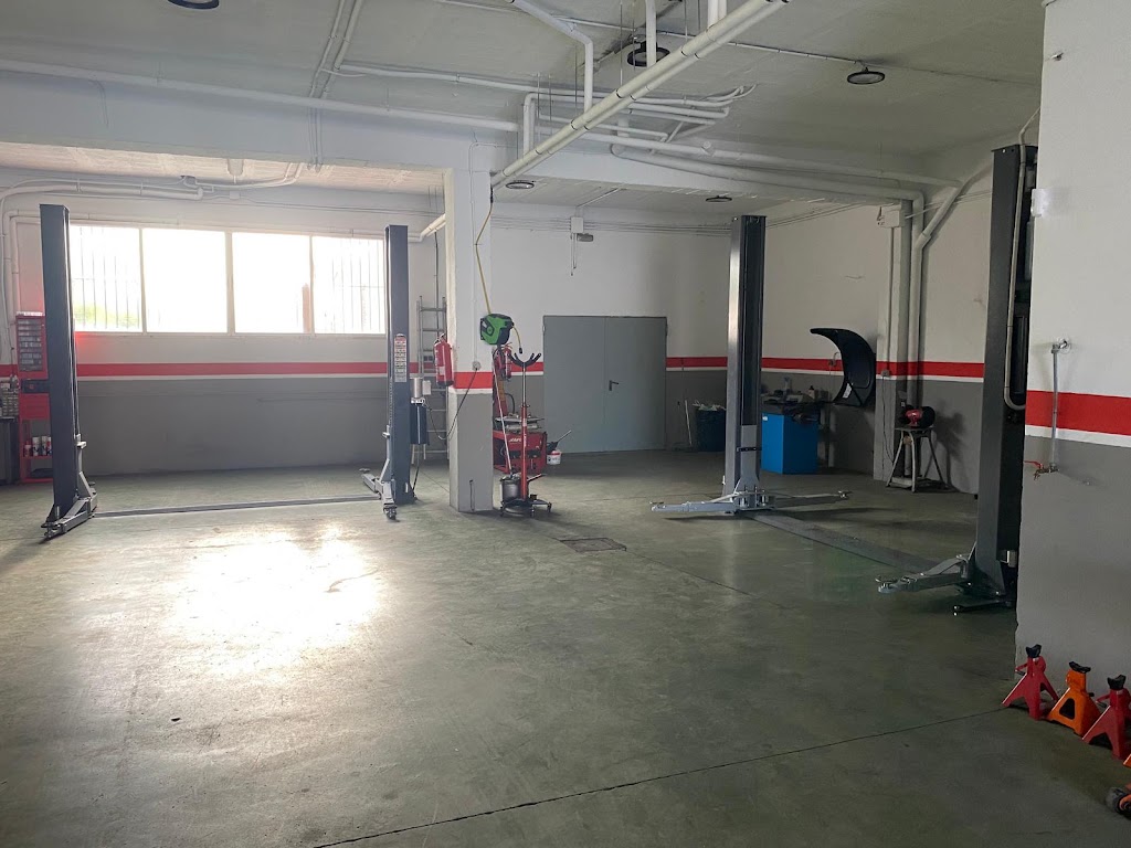 PITSTOP SA RONDA — Interior