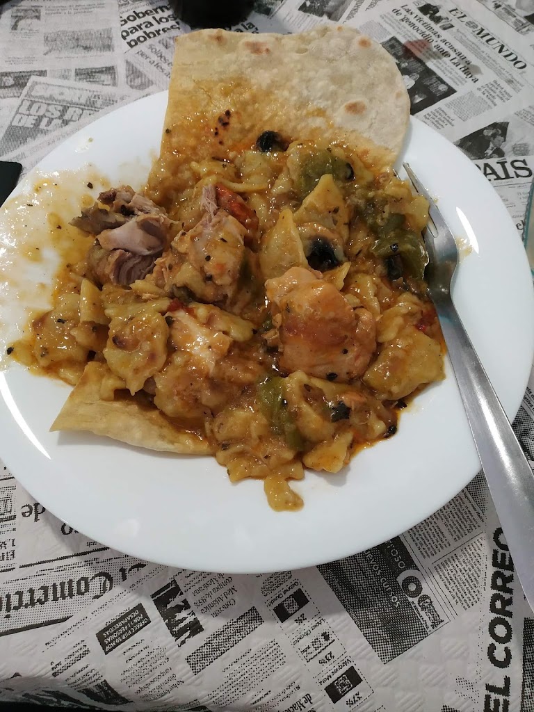 Nou Oficina Bar — Comida y bebida