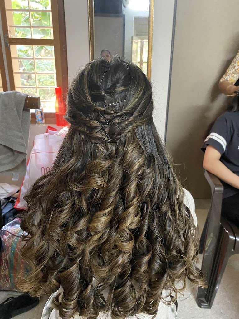 Chandni Beauty Parlour