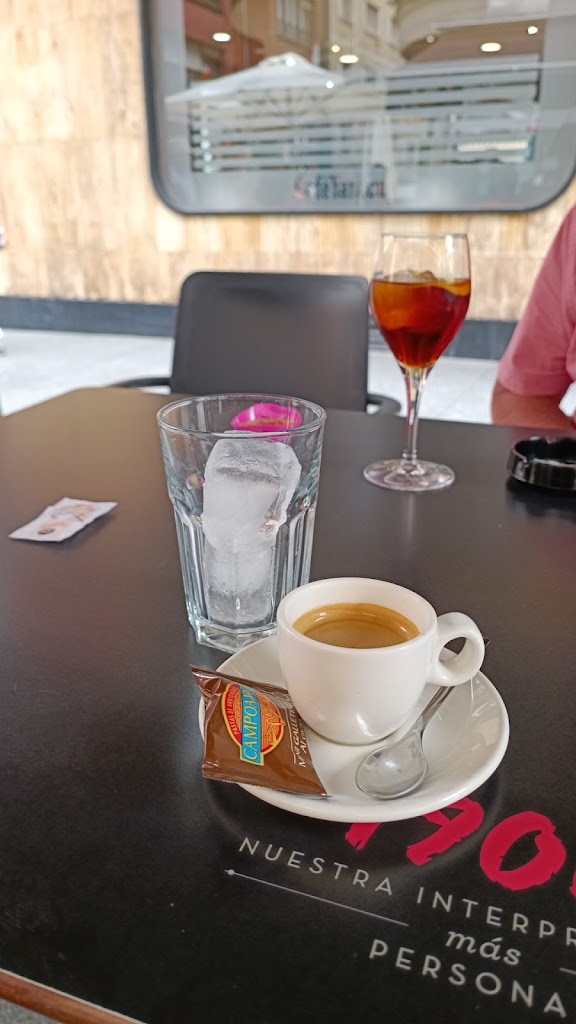 Cafe Yaracuy — Comida y bebida