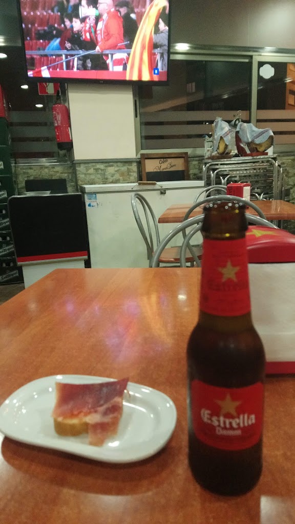 La cantonada de Sant Joan — Comida y bebida