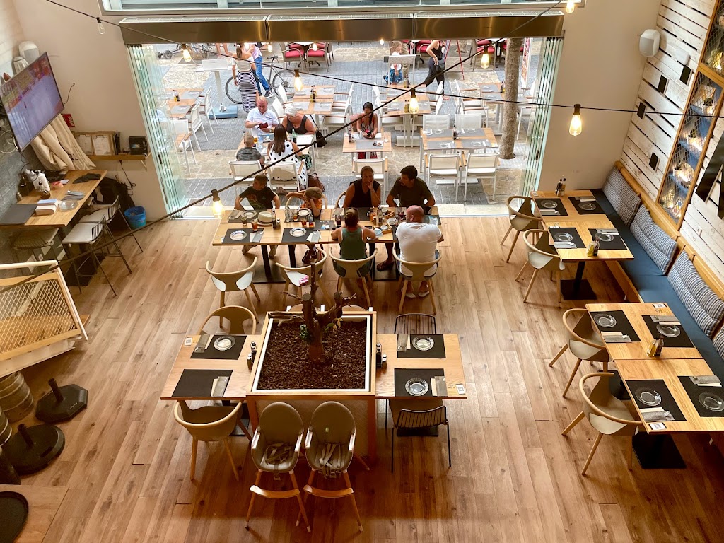 Moon Bar & Restaurant