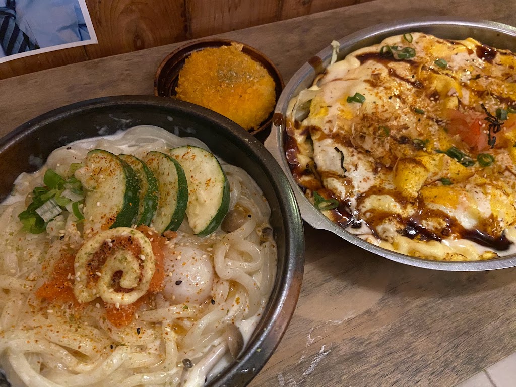 小花 小花古著屋 小花深夜食堂 焼きそば やきうどん ビール 日本酒 的照片