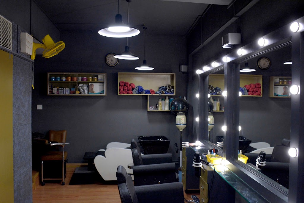 Nibz Signature Salon Unisex Hair Beauty Salon Punkunnam Thrissur