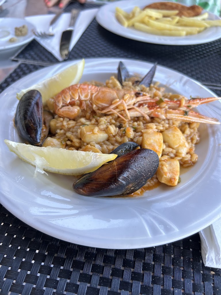 Port Nautic — Comida y bebida
