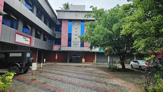 Crown Tourist Home