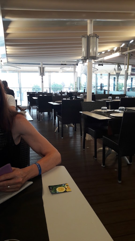 Botella Restaurant — Ambiente