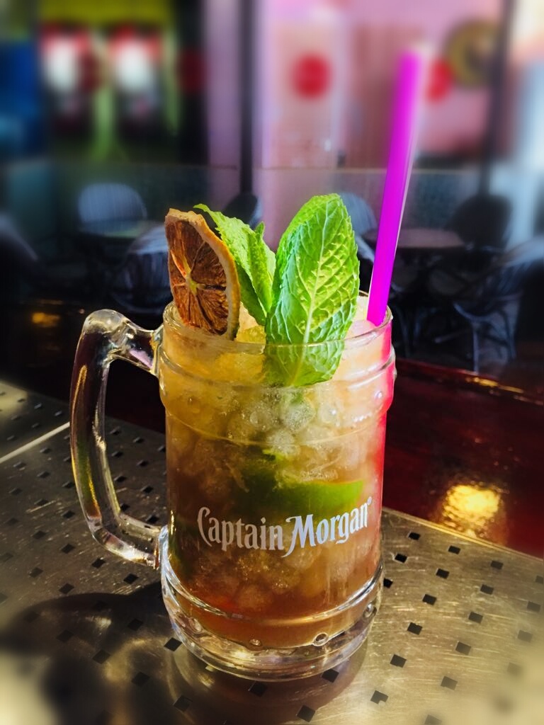 Pub Bolin — Comida y bebida
