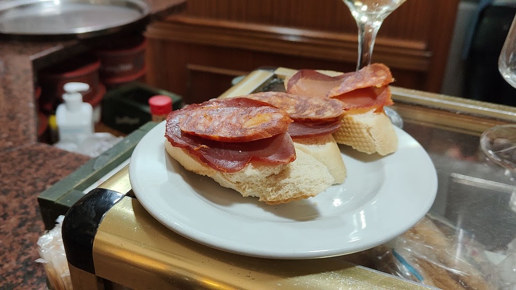 Bar Primi — Comida y bebida
