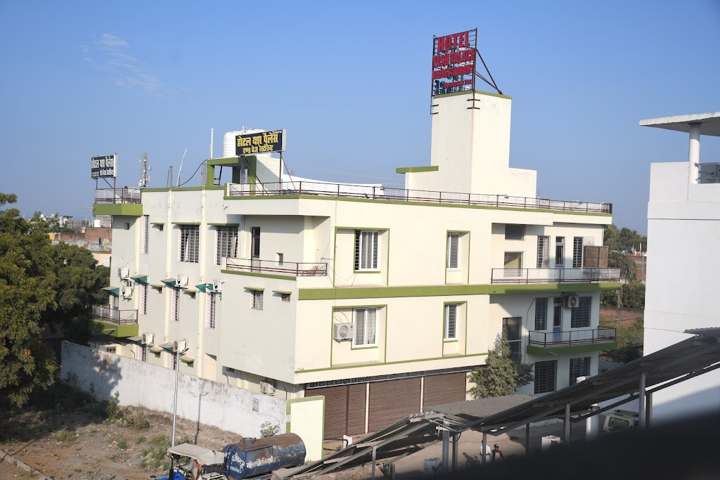 Hotel Yash Palace Ok Veg Resturant