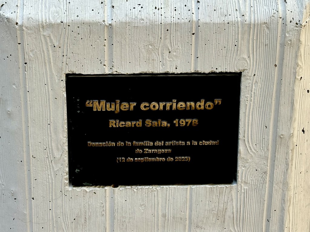 "Mujer Corriendo". Estatua de Ricard Sala