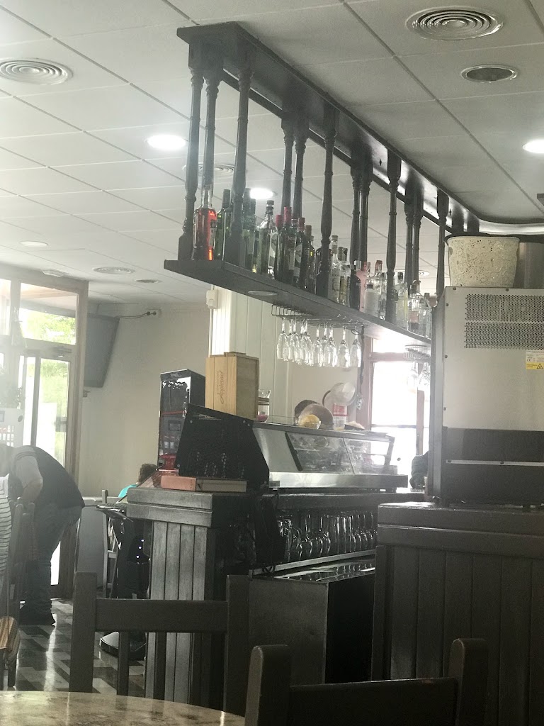 BAR GIL - Almuerzos al plato y menu diario — Ambiente