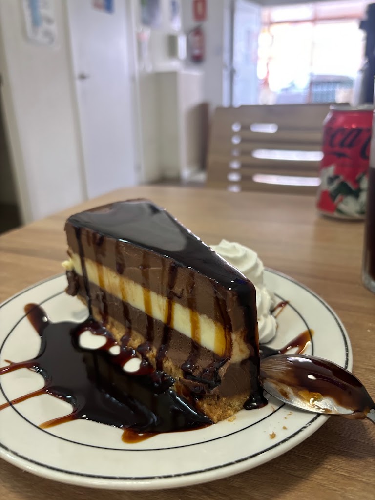 BAR CAFETERIA EL CAMPESTRE — Pastel
