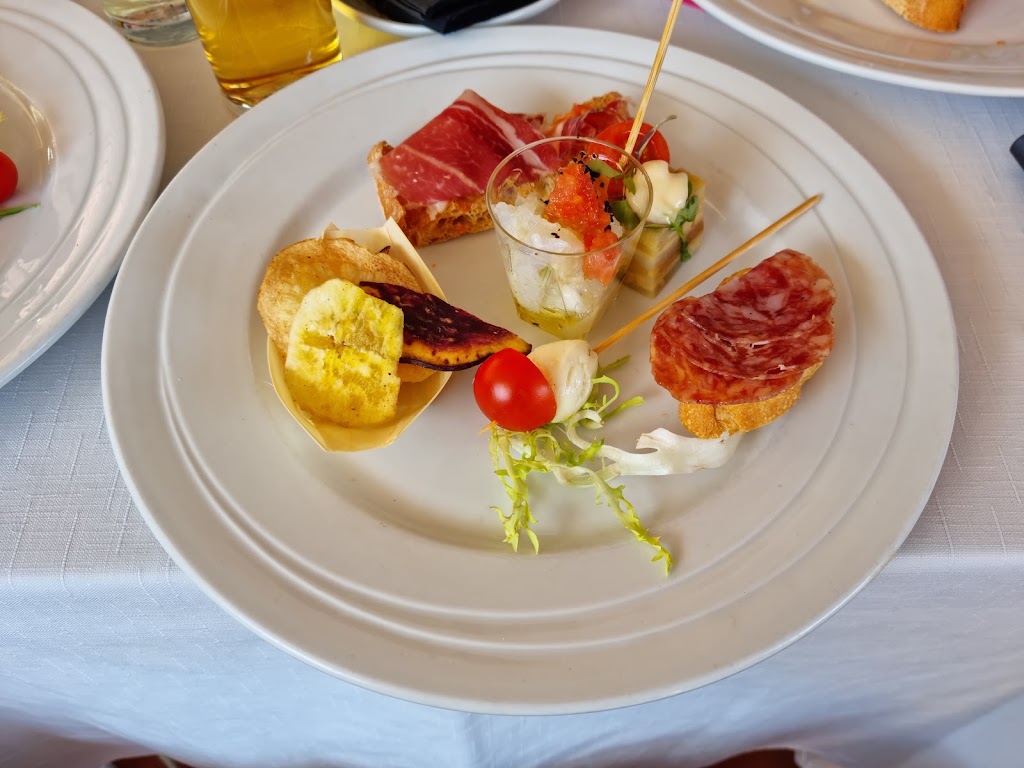 Masia Font del Tort — Comida y bebida