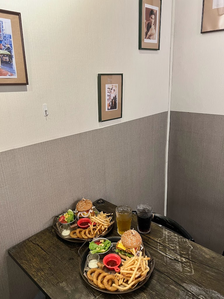 想想食堂 — 披薩｜火鍋｜漢堡｜丼飯《宵夜專賣店》 的照片