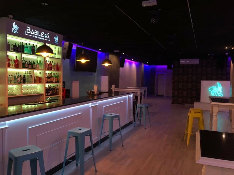 Babilons Cafe & Copas — Ambiente